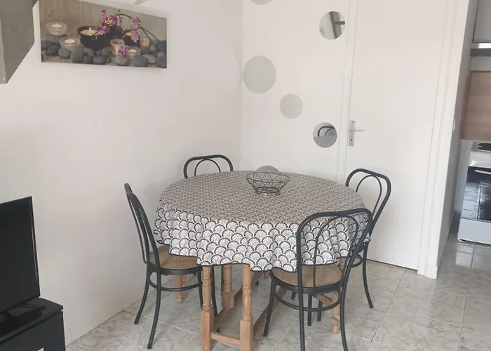 Сasa de vacaciones Maison à 200m De La Mer, 10 Mn De L'aéroport De Bastia Et A 20mn Du Port