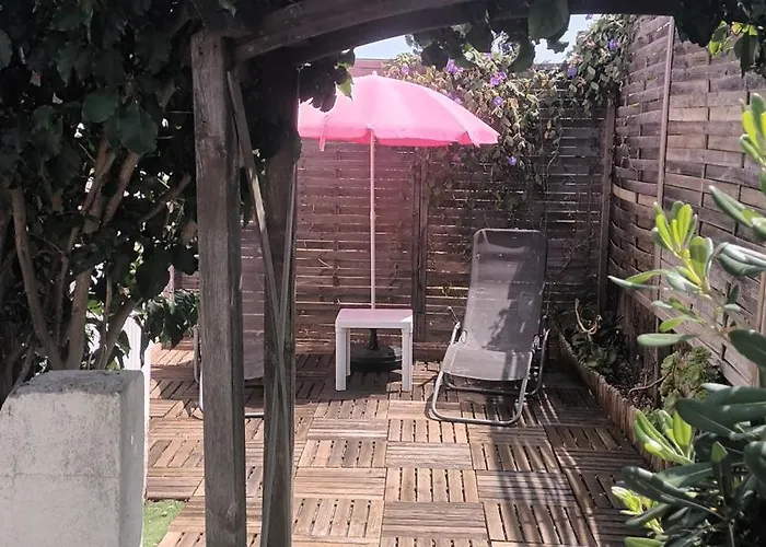 Сasa de vacaciones Maison à 200m De La Mer, 10 Mn De L'aéroport De Bastia Et A 20mn Du Port *